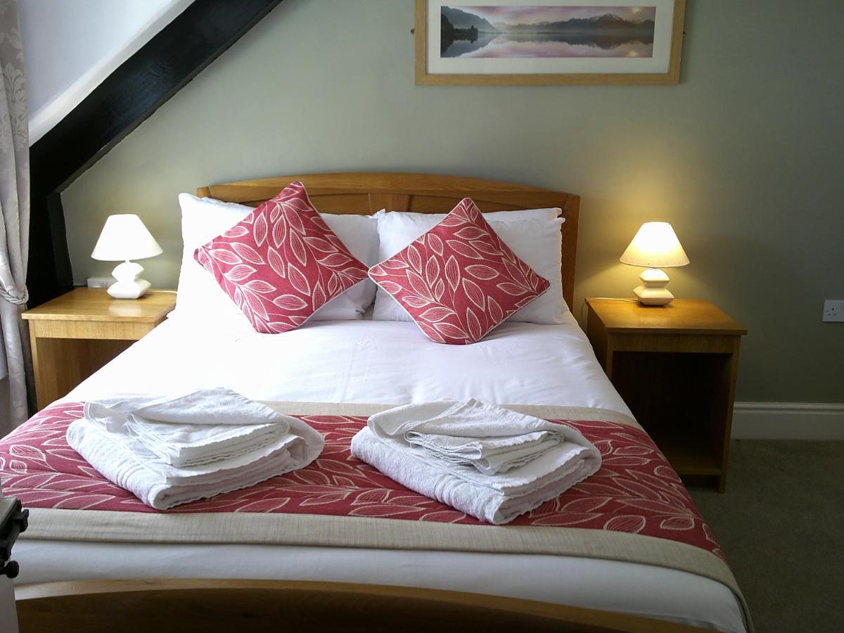 The Crown Hotel Corwen Bagian luar foto