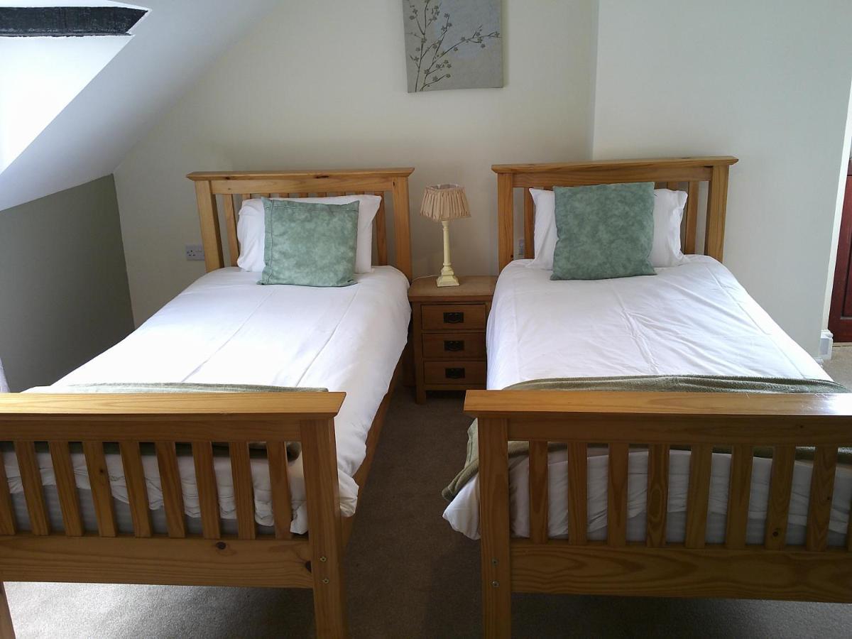 The Crown Hotel Corwen Bagian luar foto