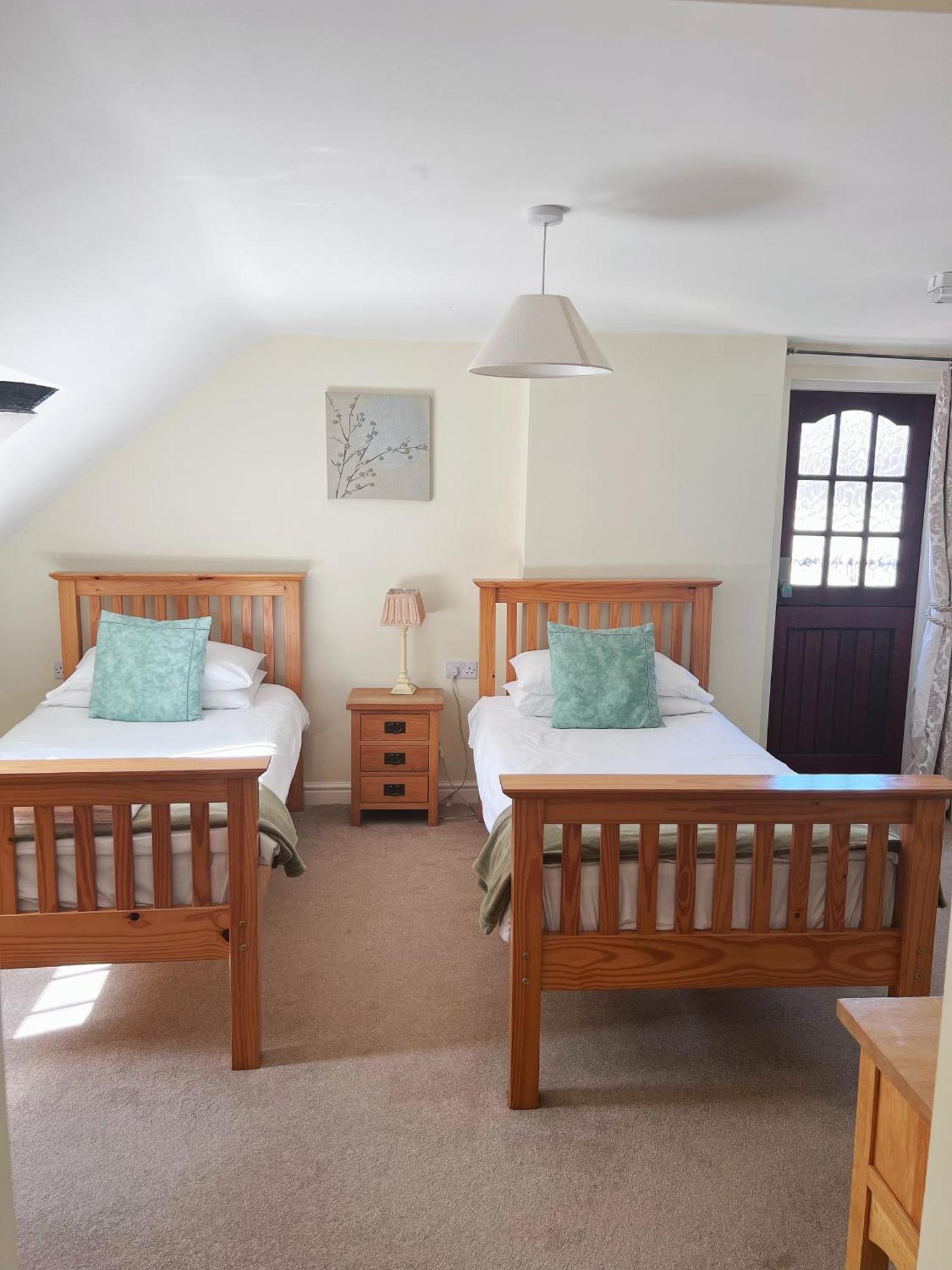 The Crown Hotel Corwen Bagian luar foto
